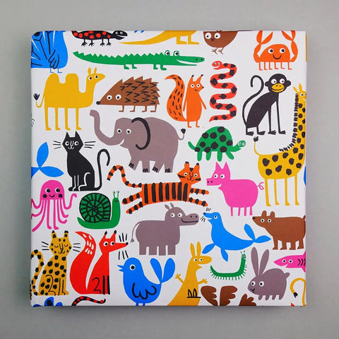Geschenkpapier „Fauna“ / Lisa Jones Studio
