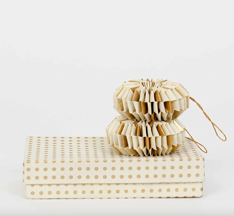 Papieranhänger "Spin" Weiß-Gold 2-er Set /  A World of Craft