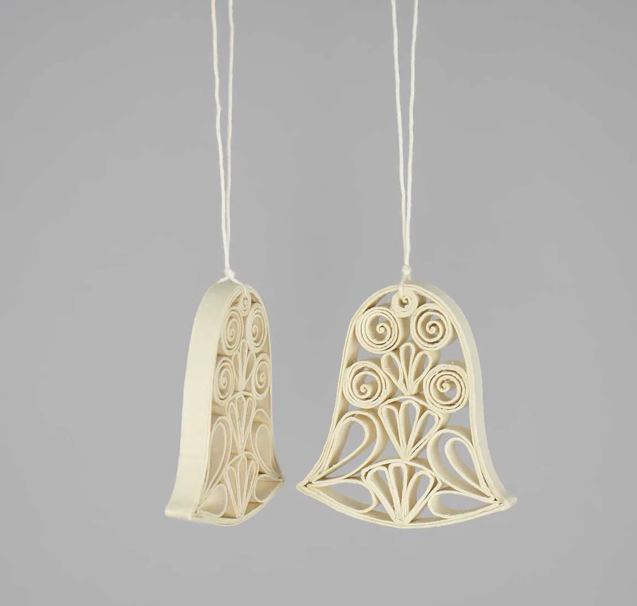 Papieranhänger " Quilled Christmas Bell" 2-er Set /  A World of Craft