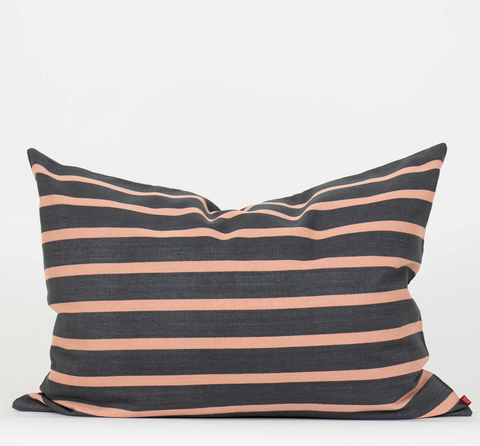 Baumwollkissen „Juana grey/pink“ 50x70cm / A World of Craft