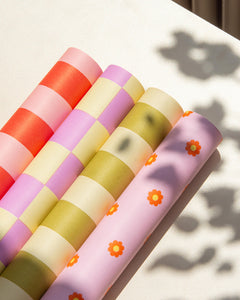 Geschenkpapierrolle „Schachbrett Vanille-Violett“ / Kadodesign