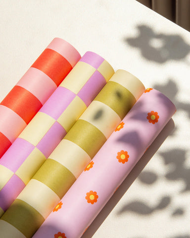 Geschenkpapierrolle „Schachbrett Vanille-Violett“ / Kadodesign