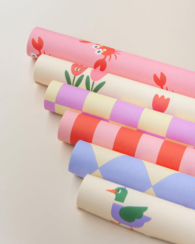 Geschenkpapierrolle „Streifen Mohnrot-Litschi“ / Kadodesign