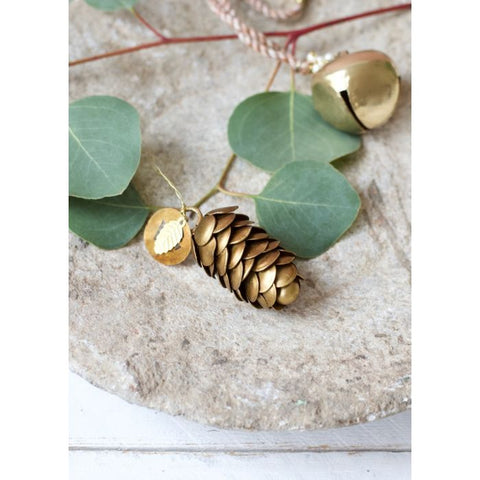 Anhänger "Pinecone" / De Weldaad