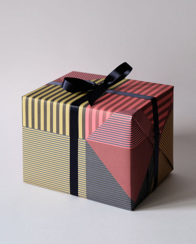 Geschenkpapier "Aligned Red" / Haferkorn & Sauerbrey